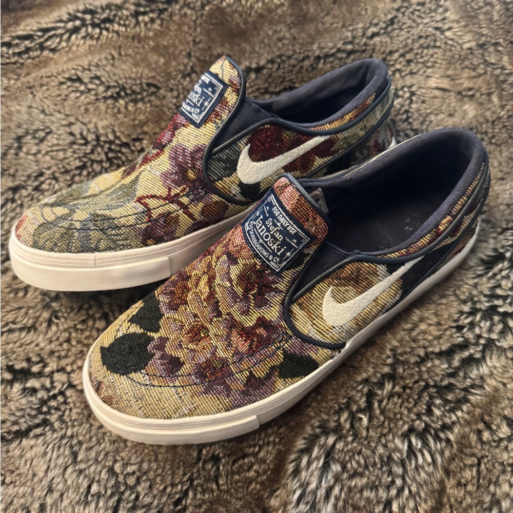 Floral grandma couch Nike Janoski 5.5